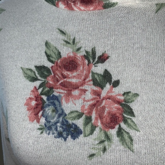 Ladies thin creme floral sweater with hood - Picture 3 of 4